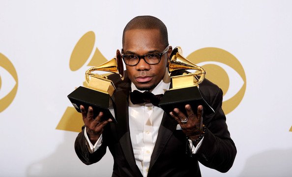 Kirk Franklin with award in hand